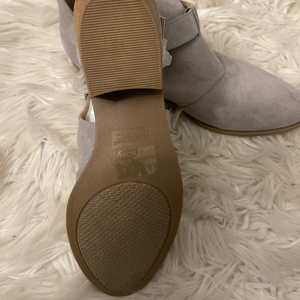 Women's Gray Ankle Boots